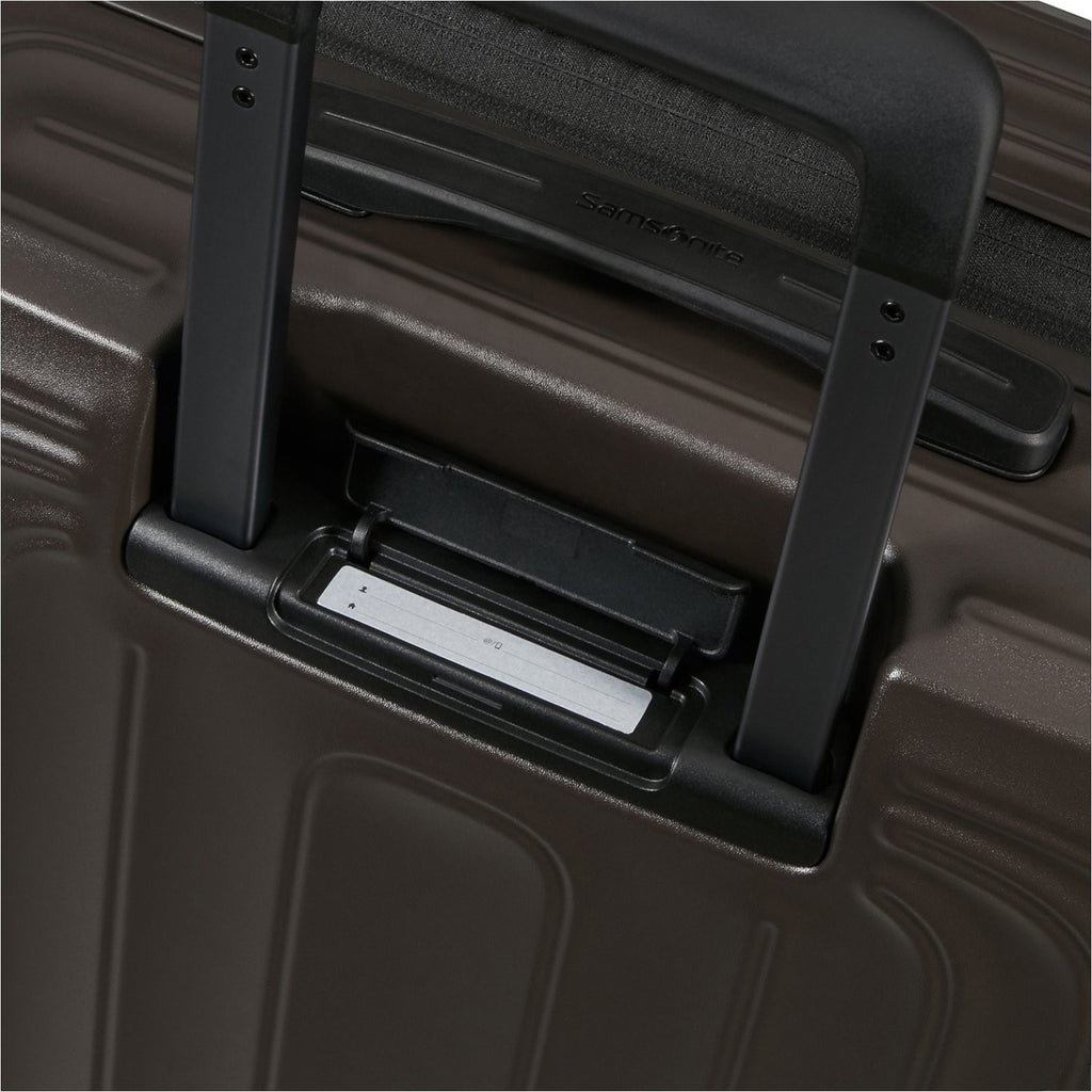 Lieblingstasche 2WANDER spinner suitcase handle detail with integrated luggage tag in dark brown
