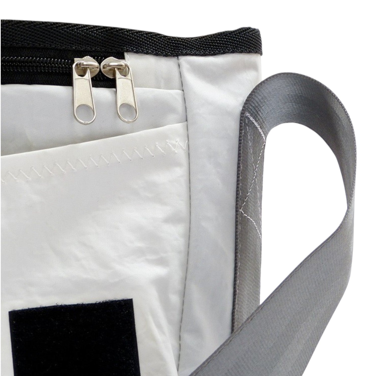 Lieblingstasche Barkasse bag made from white recycled sailcloth with grey strap and black zipper detail