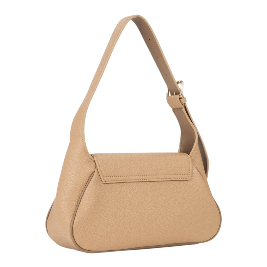Lieblingstasche Daphne Re flap bag in beige pebbled leather with adjustable strap and gold buckle.