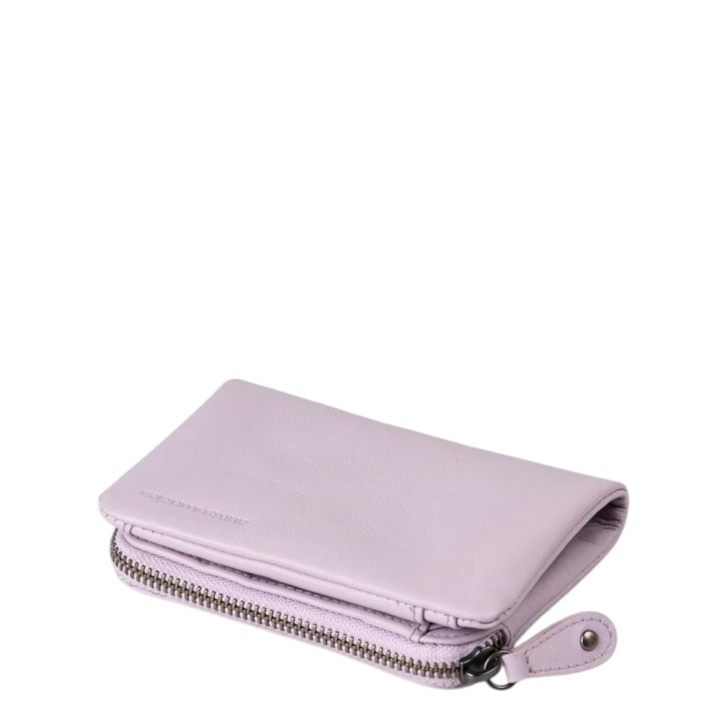 Lieblingstasche Cherry light purple leather wallet with a secure zip-around closure and compact design.