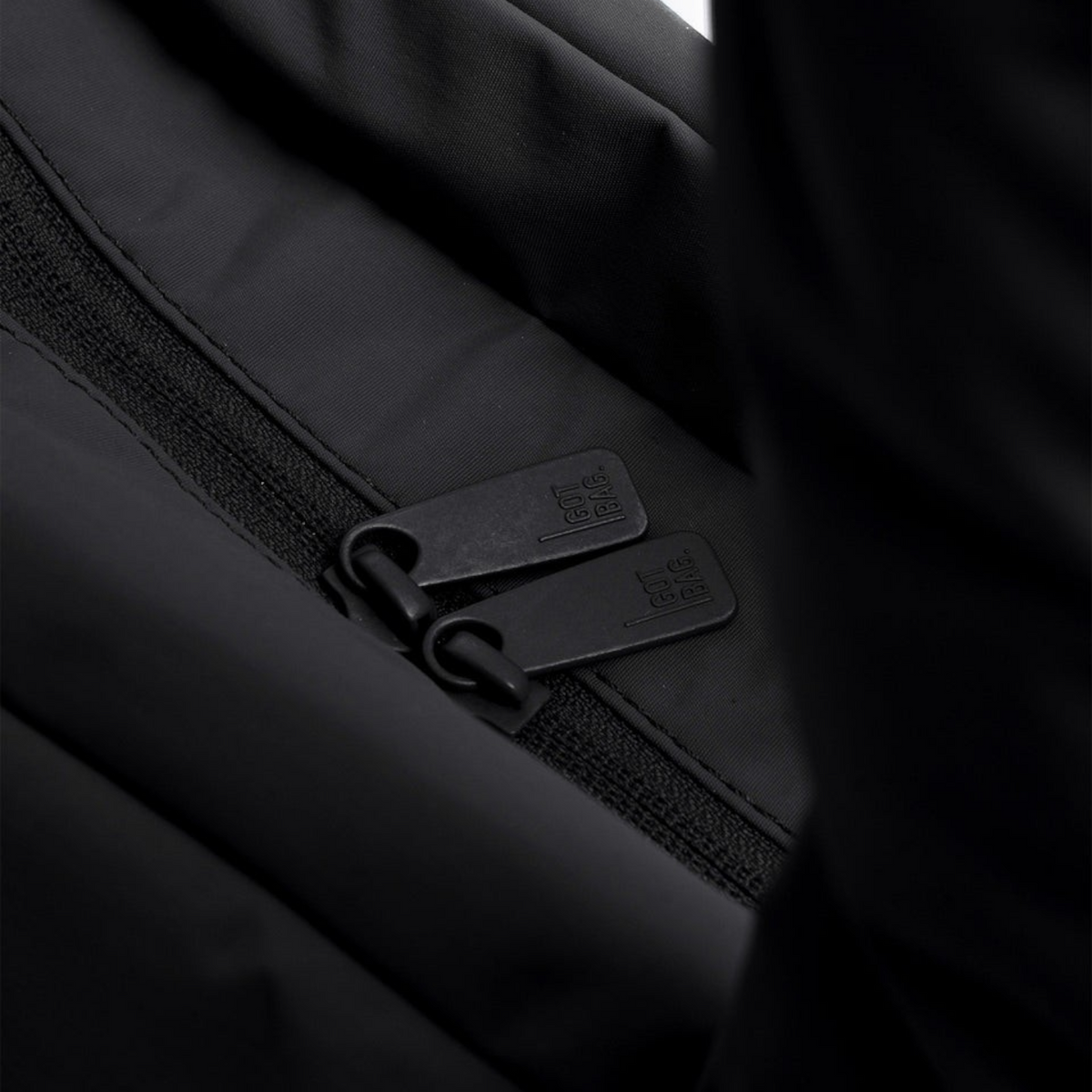 Lieblingstasche Cloud Horizon tote bag featuring black fabric and branded zipper pulls in a close-up view