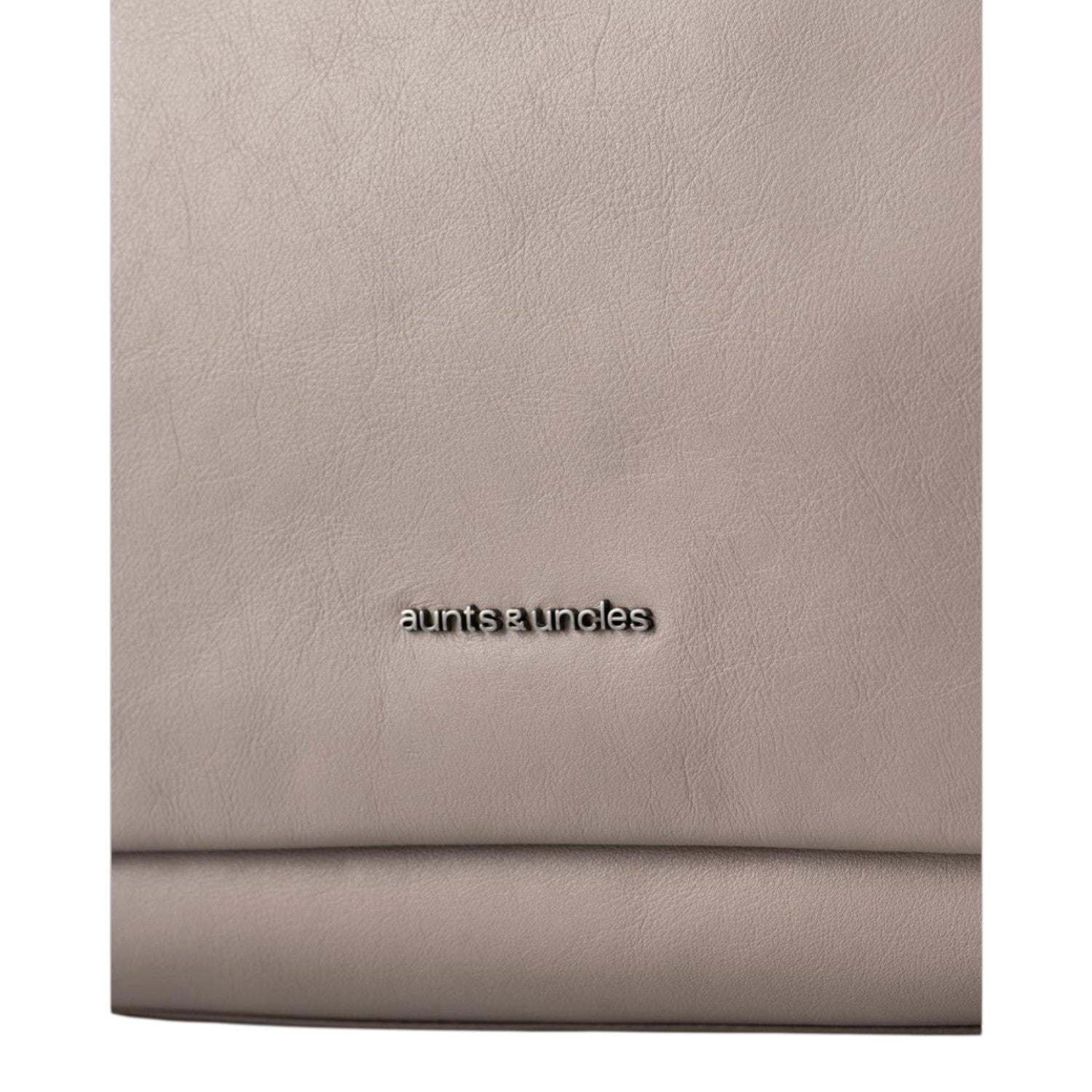 Close-up of the Lieblingstasche Dawn handbag in taupe leather with metallic aunts & uncles logo branding