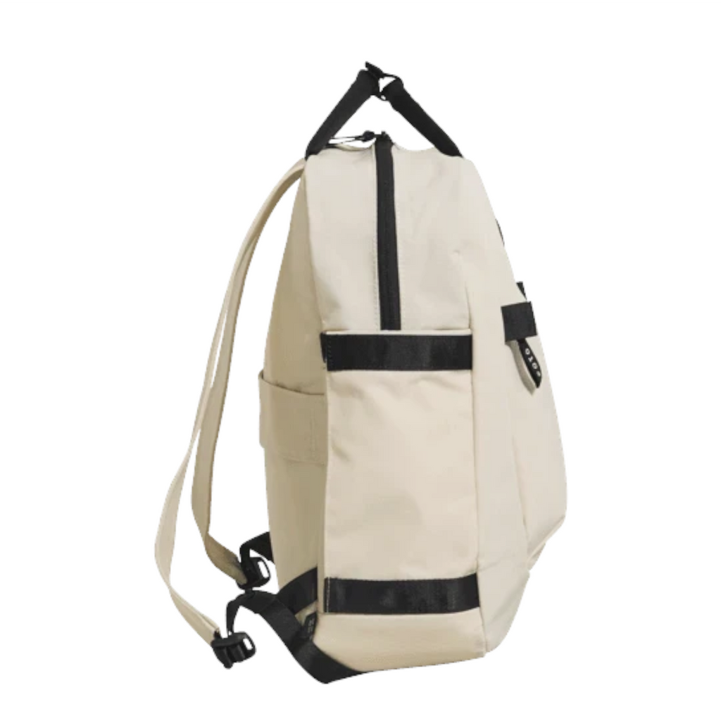 Lieblingstasche eoto Small16 compact beige daypack with black straps and side pockets for daily use
