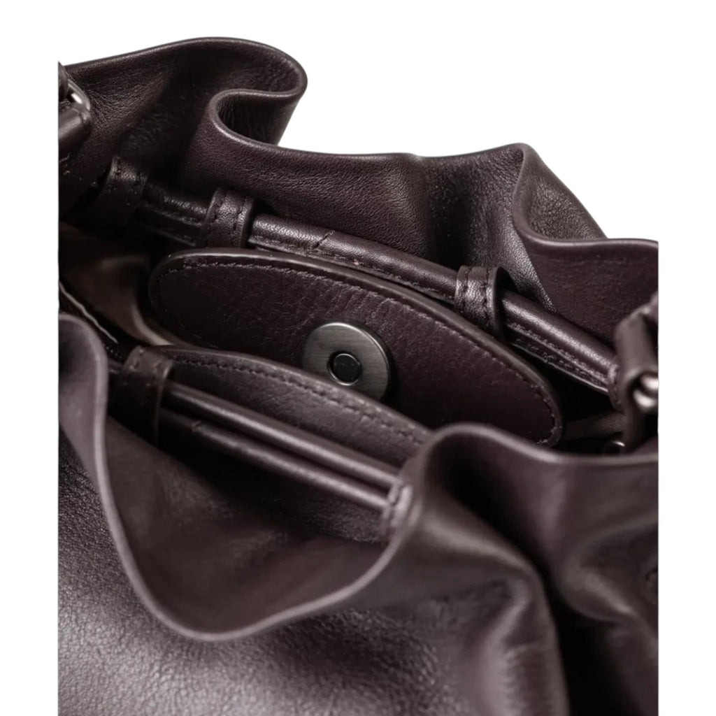 Lieblingstasche Fleur dark brown leather bucket bag interior with magnetic snap closure