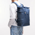 Lieblingstasche GOT BAG Rolltop 2.0 backpack in navy blue with magnetic closure worn by a man in a white long-sleeve