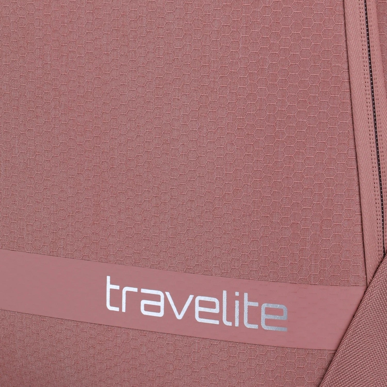 Lieblingstasche KICK OFF Trolley S in dusty rose with a textured honeycomb fabric pattern and silver travelite logo.