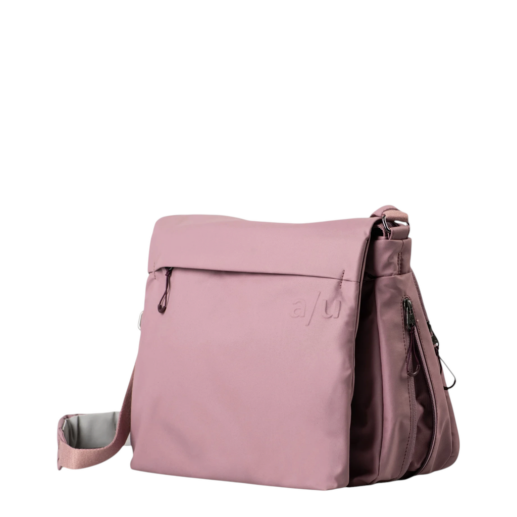 Lieblingstasche Midori RE lite shoulder bag in dusty rose with a flap closure and side zipper detail