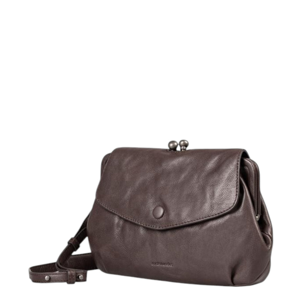 Lieblingstasche Mrs. Madeline dark brown leather shoulder bag with a vintage-style kiss-lock clasp and flap closure.