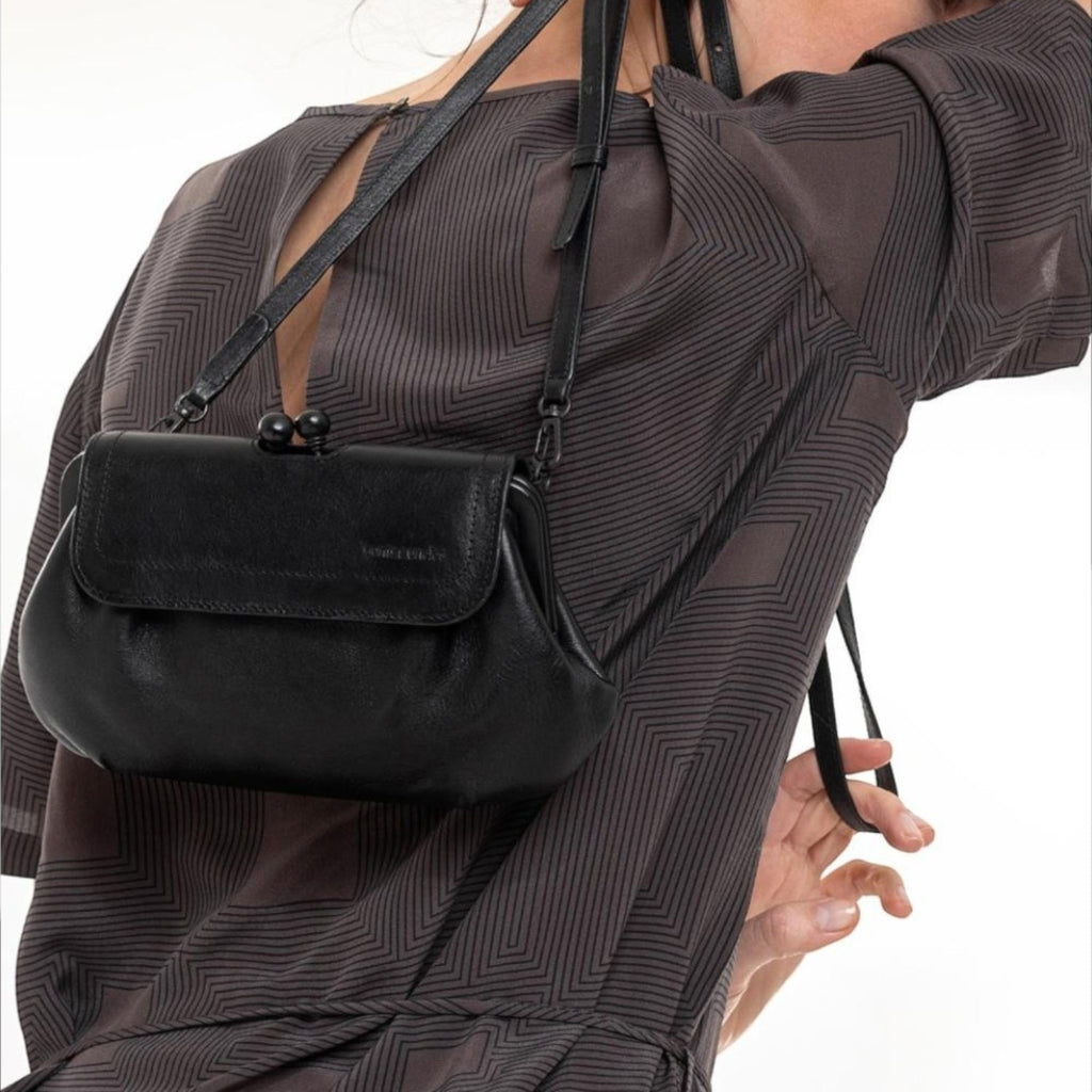 Lieblingstasche Mrs. Whoopie Pie black leather handbag with a kiss-lock closure worn over the shoulder