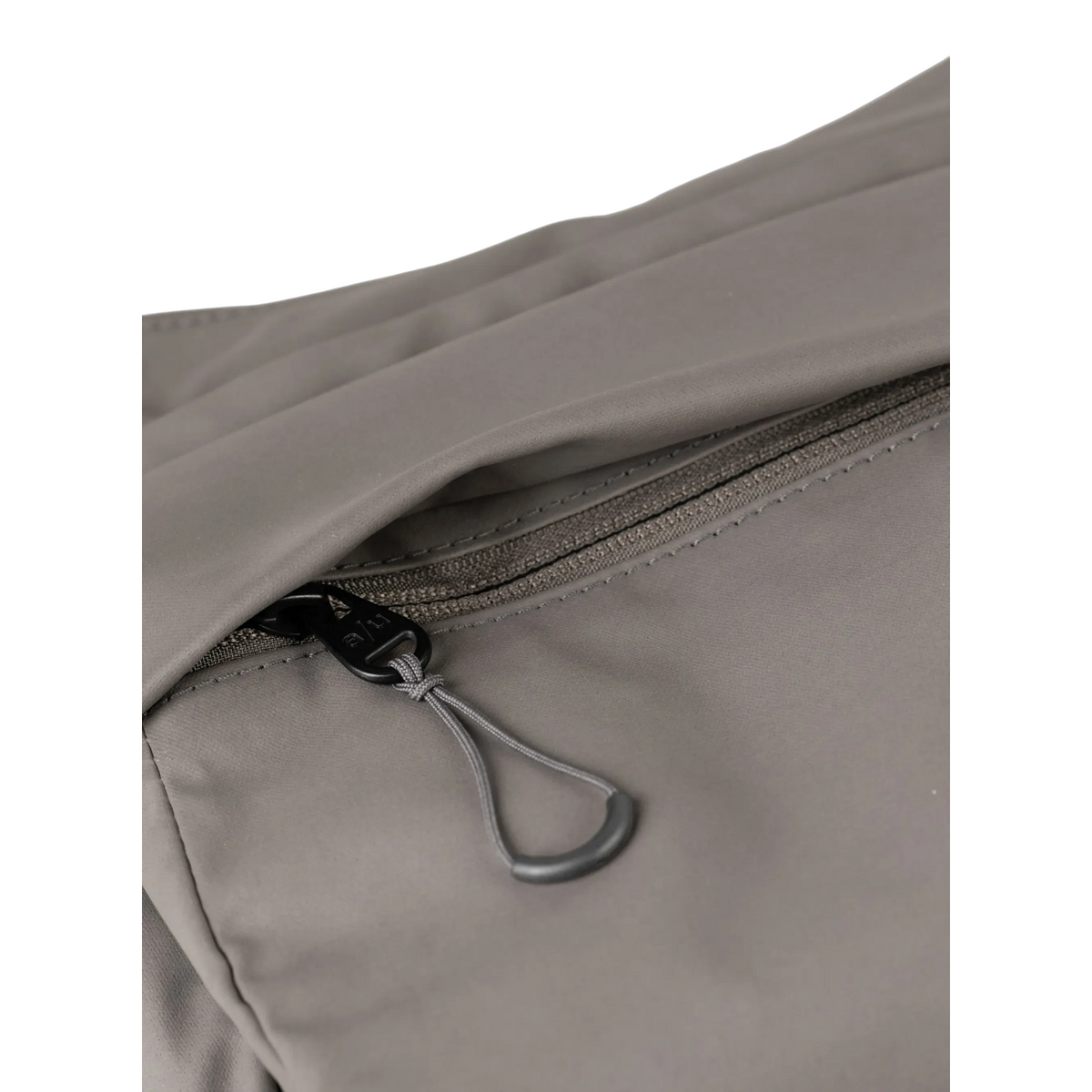 Close-up of the Lieblingstasche Nanuki RE lite bag in grey featuring a durable fabric and a secure zippered pocket