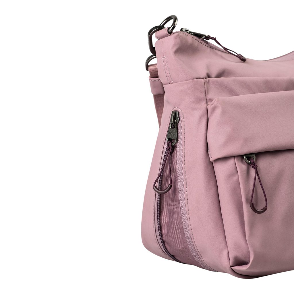 Lieblingstasche Nanuki RE lite crossbody bag in dusty pink with zippered pockets and dark hardware
