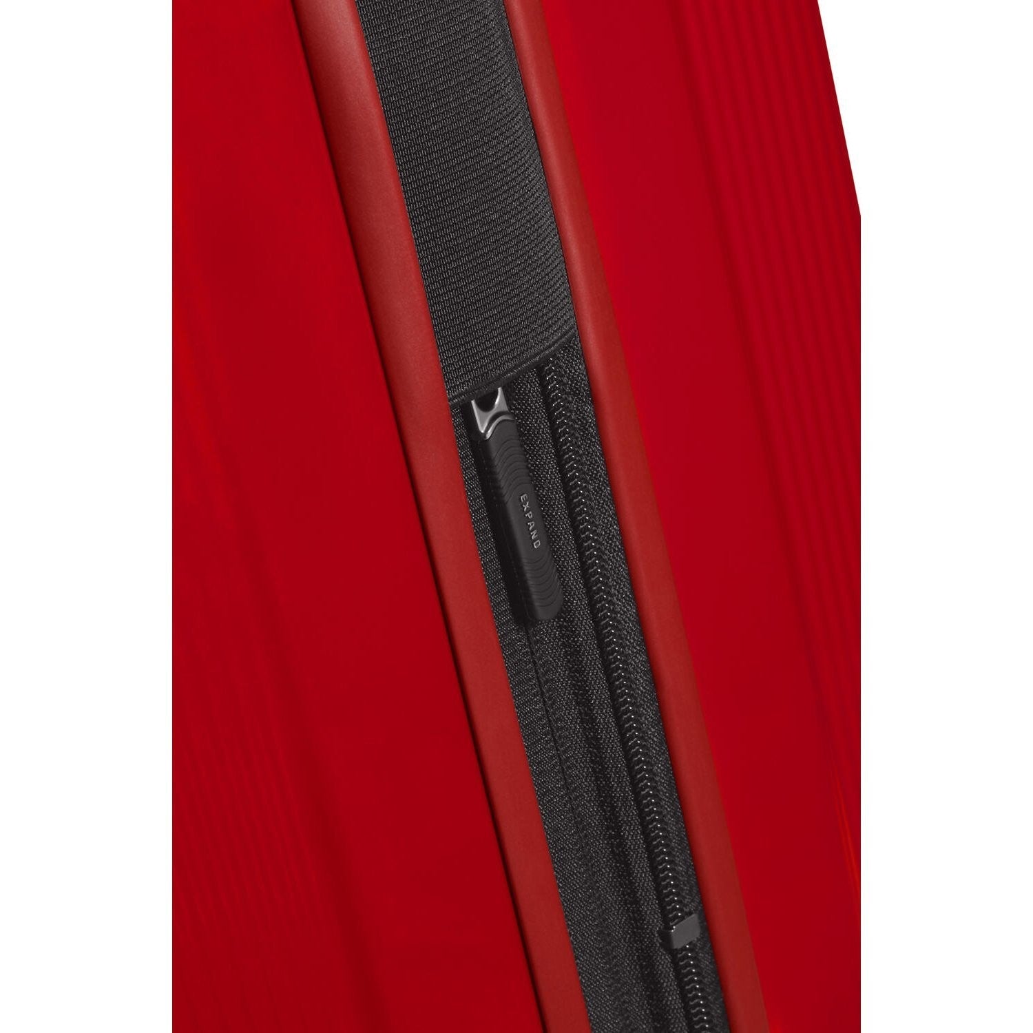 Lieblingstasche NUON Spinner 75/28 red suitcase expandable zipper detail