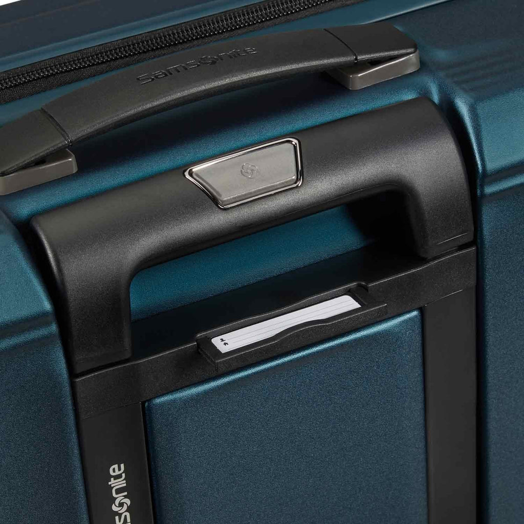 Lieblingstasche NUON Spinner 55/20 Exp carry-on suitcase in metallic teal with integrated handle and luggage tag