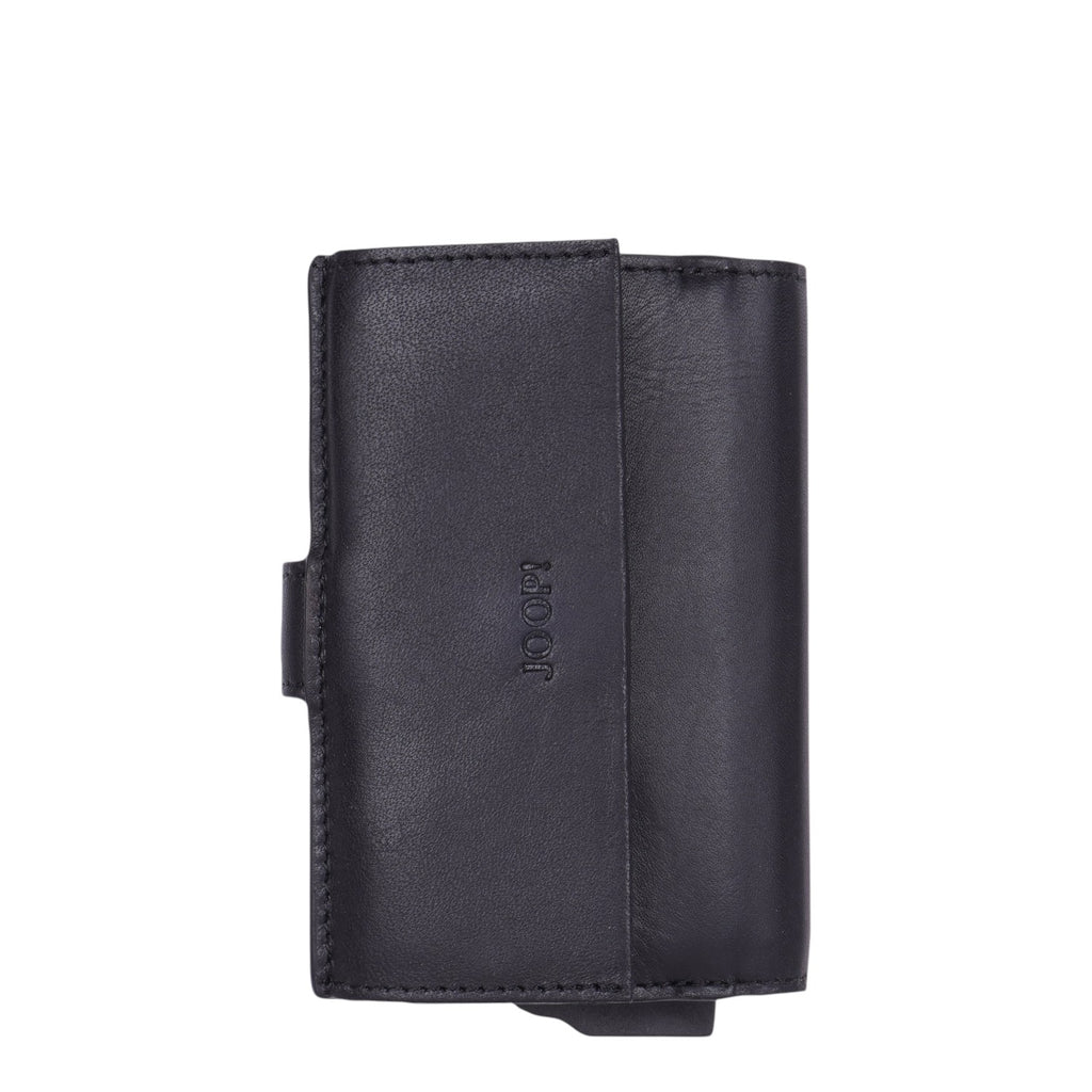 Lieblingstasche Pero C-Three E-Cage SV8 black leather cardholder with snap closure and embossed logo.