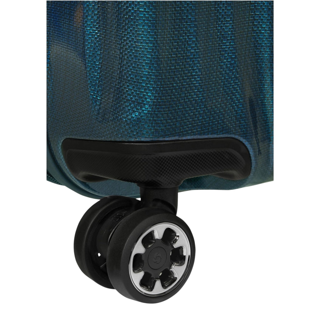 Lieblingstasche PRODIVER HS spinner suitcase close-up of the durable black and silver double wheel system