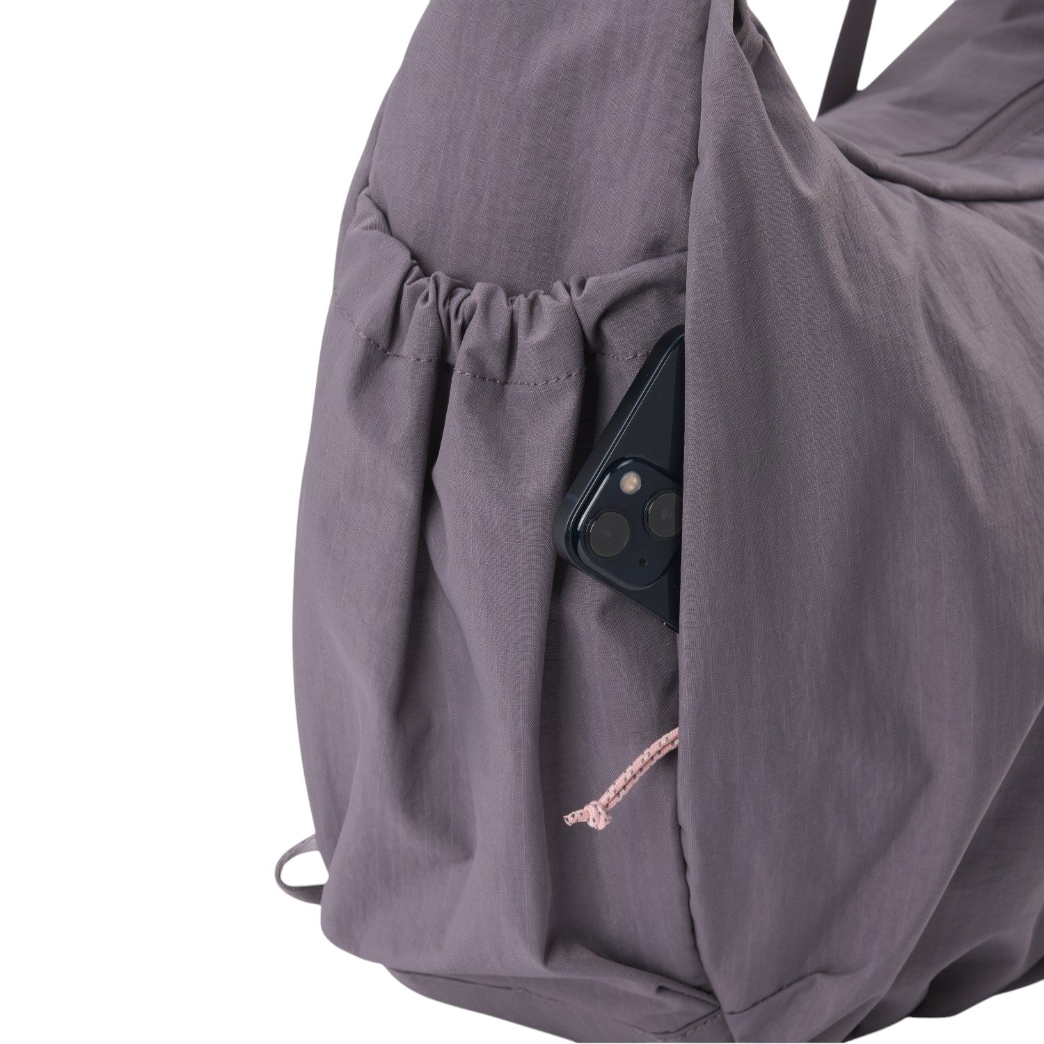Lieblingstasche slouchy bag in dusty purple nylon with a convenient side pocket holding a smartphone