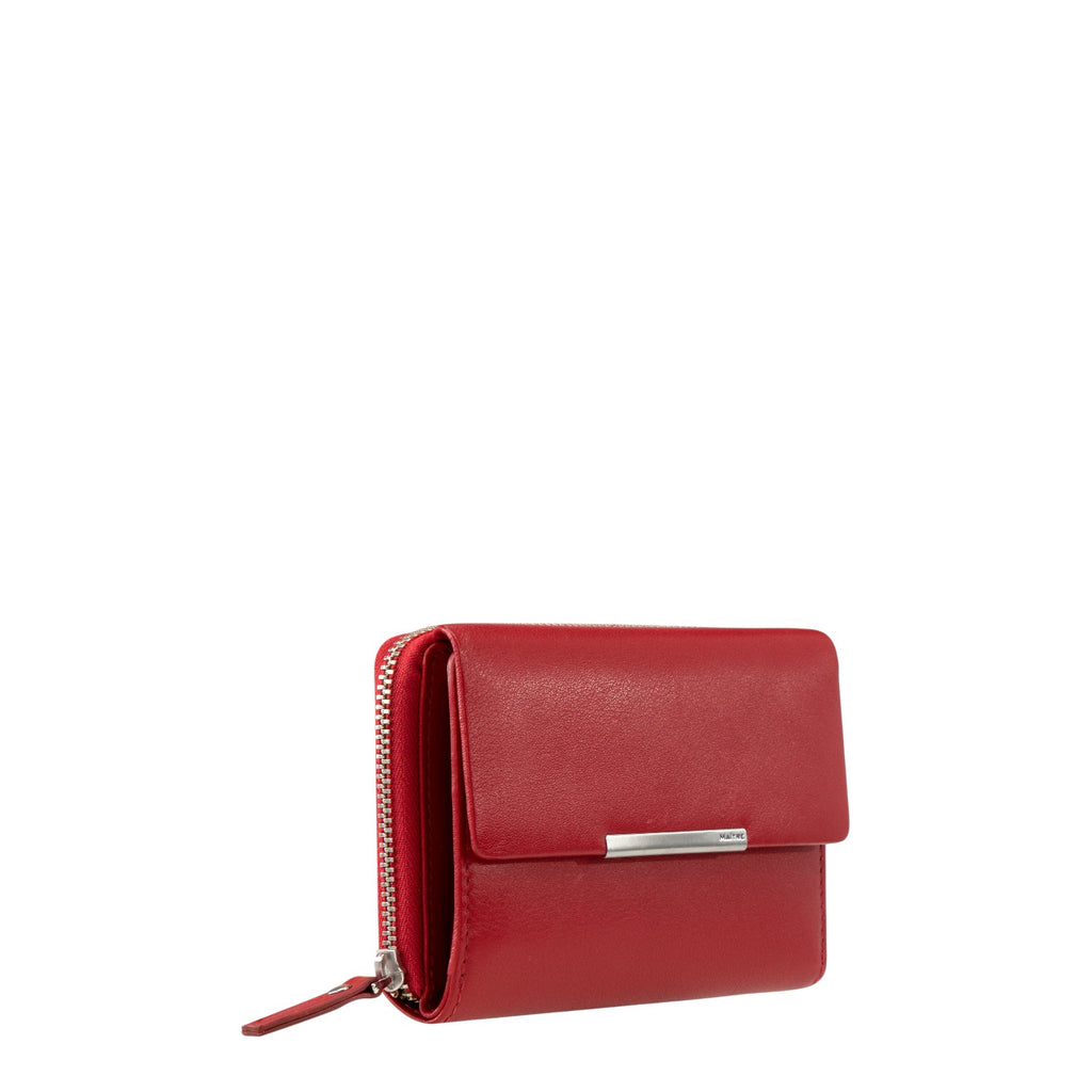 Lieblingstasche red leather zip-around wallet with silver hardware and a subtle logo accent.