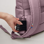 Lieblingstasche Rolltop Easy Small backpack in mauve with a side pocket for a phone.