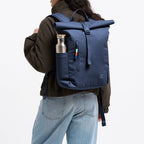 Lieblingstasche Rolltop Easy Small navy blue backpack with side water bottle pocket and zip detail.
