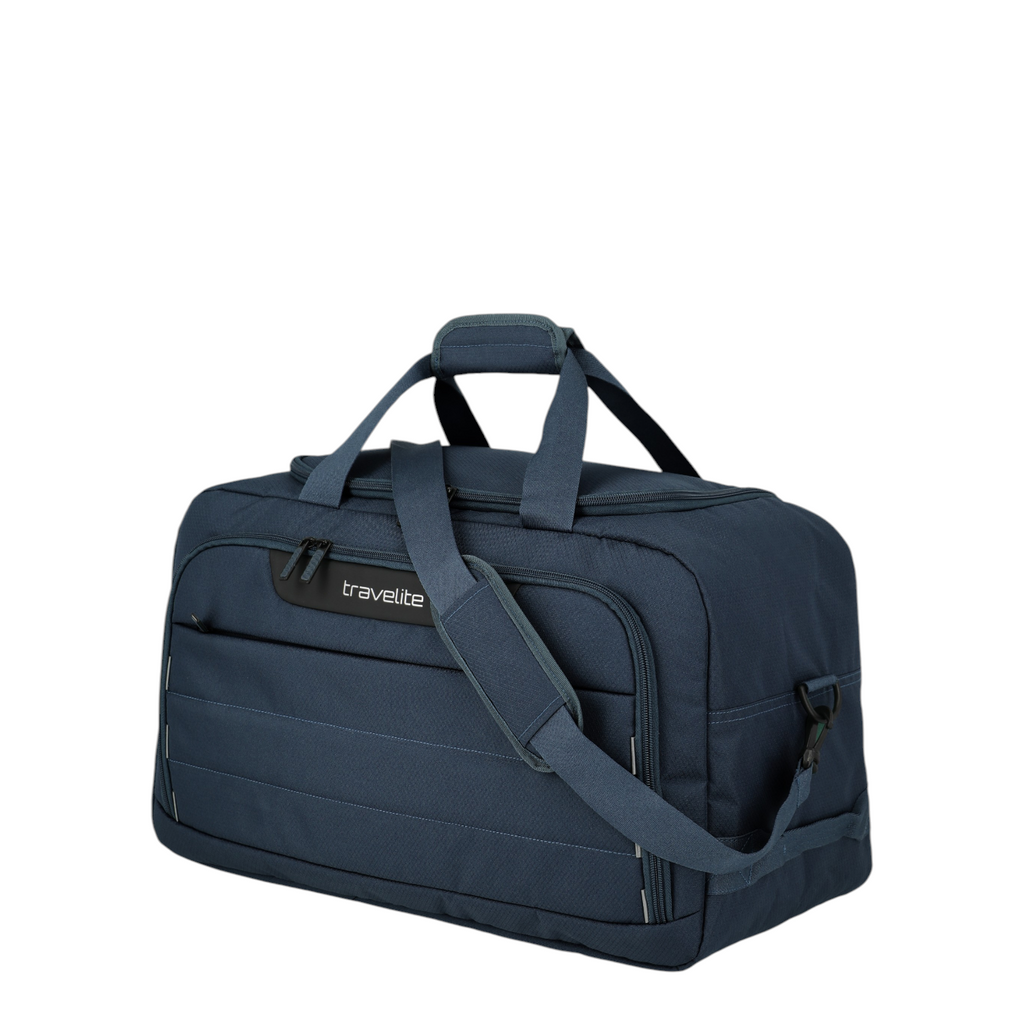 Lieblingstasche Skaii navy blue weekender bag with top handles, adjustable shoulder strap, and front zip pocket.
