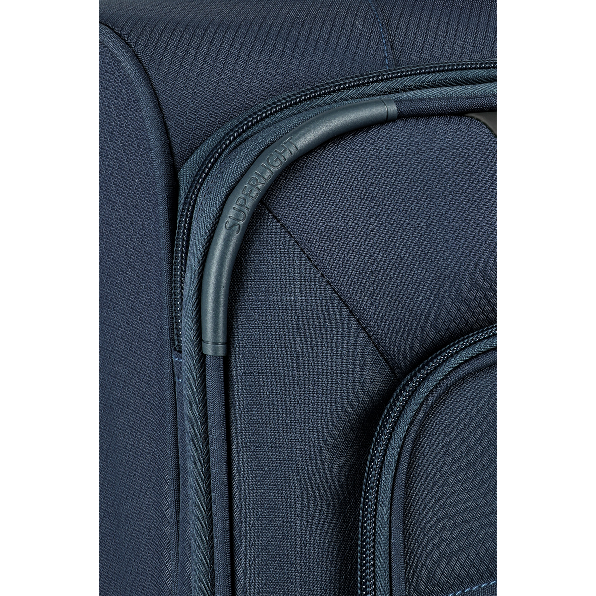 Close-up of the Lieblingstasche Skaii Trolley 4W M exp in dark blue fabric with a Superlight branded handle detail.