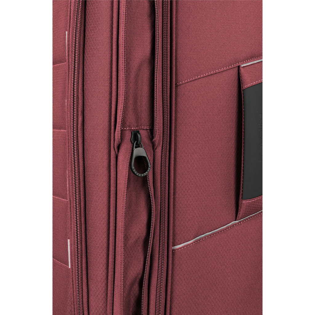 Close-up of the burgundy Lieblingstasche Skaii trolley suitcase showing the expandable zipper and durable fabric