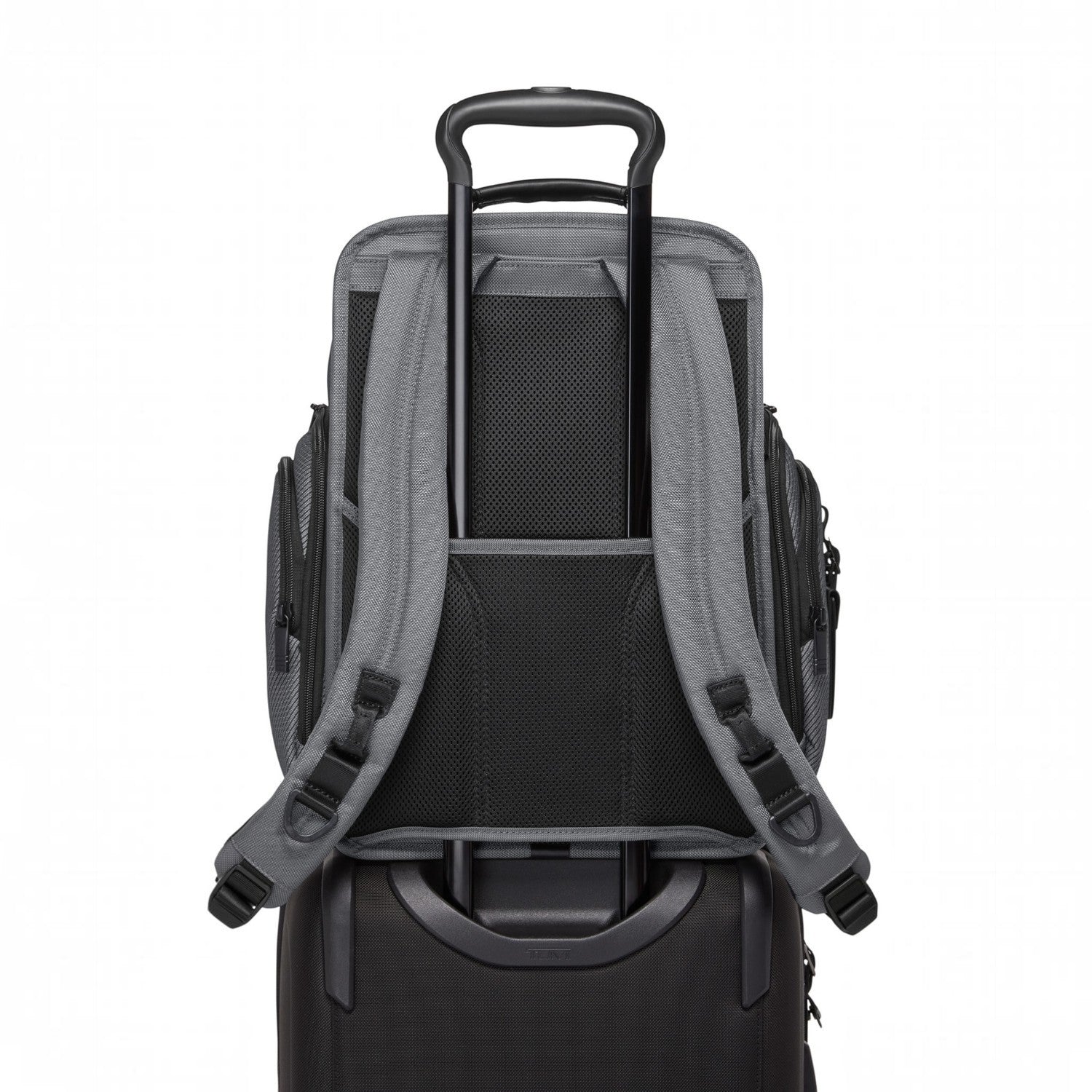 Lieblingstasche Tumi Alpha Brief Pack in grey featuring a padded mesh back panel and luggage sleeve for travel