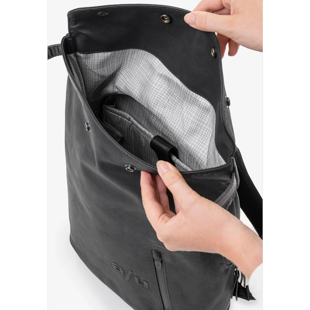 Lieblingstasche Wakayama black rolltop backpack interior with grey grid lining and laptop compartment