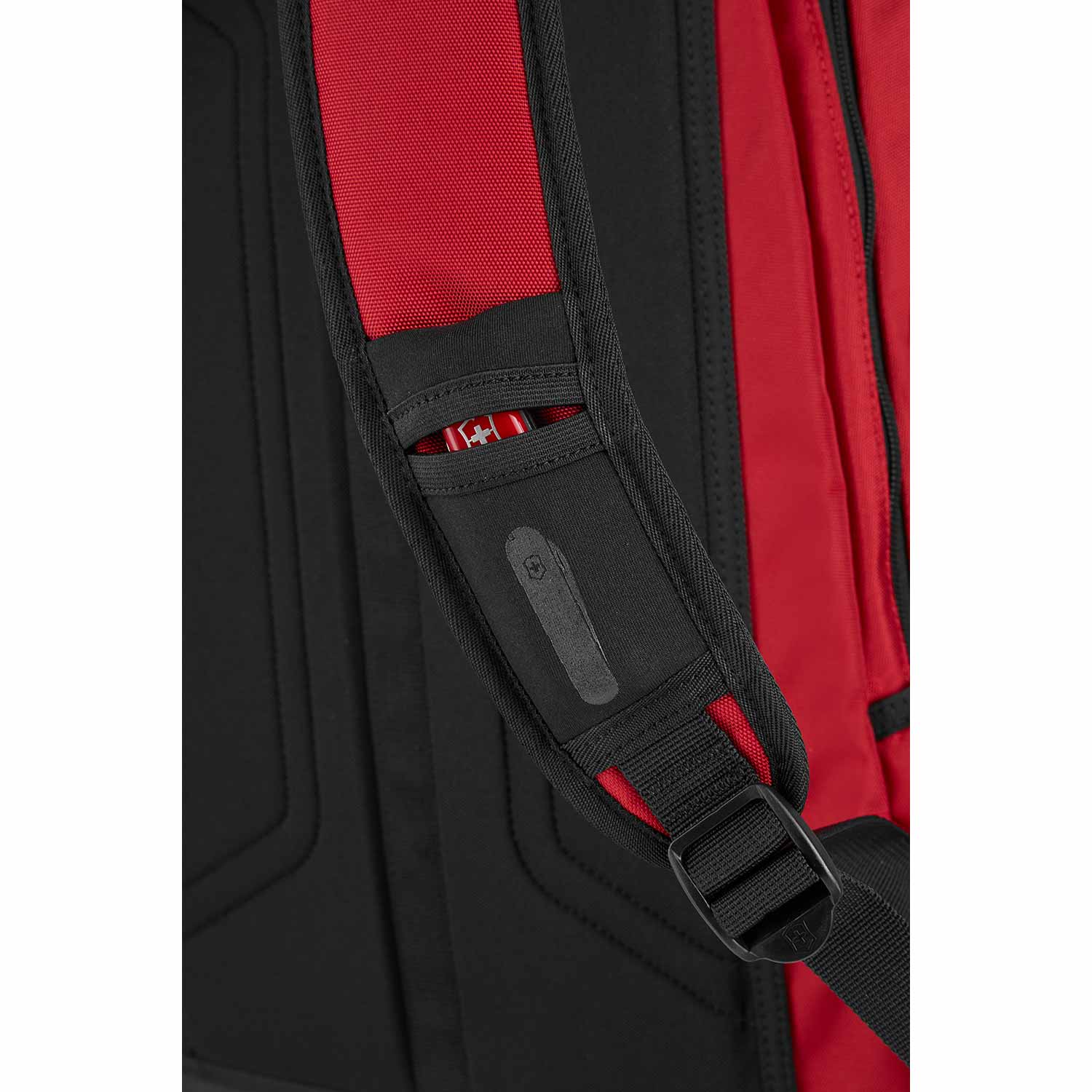 Victorinox_Altmont-Original-Laptop-Backpack-606744_red-6