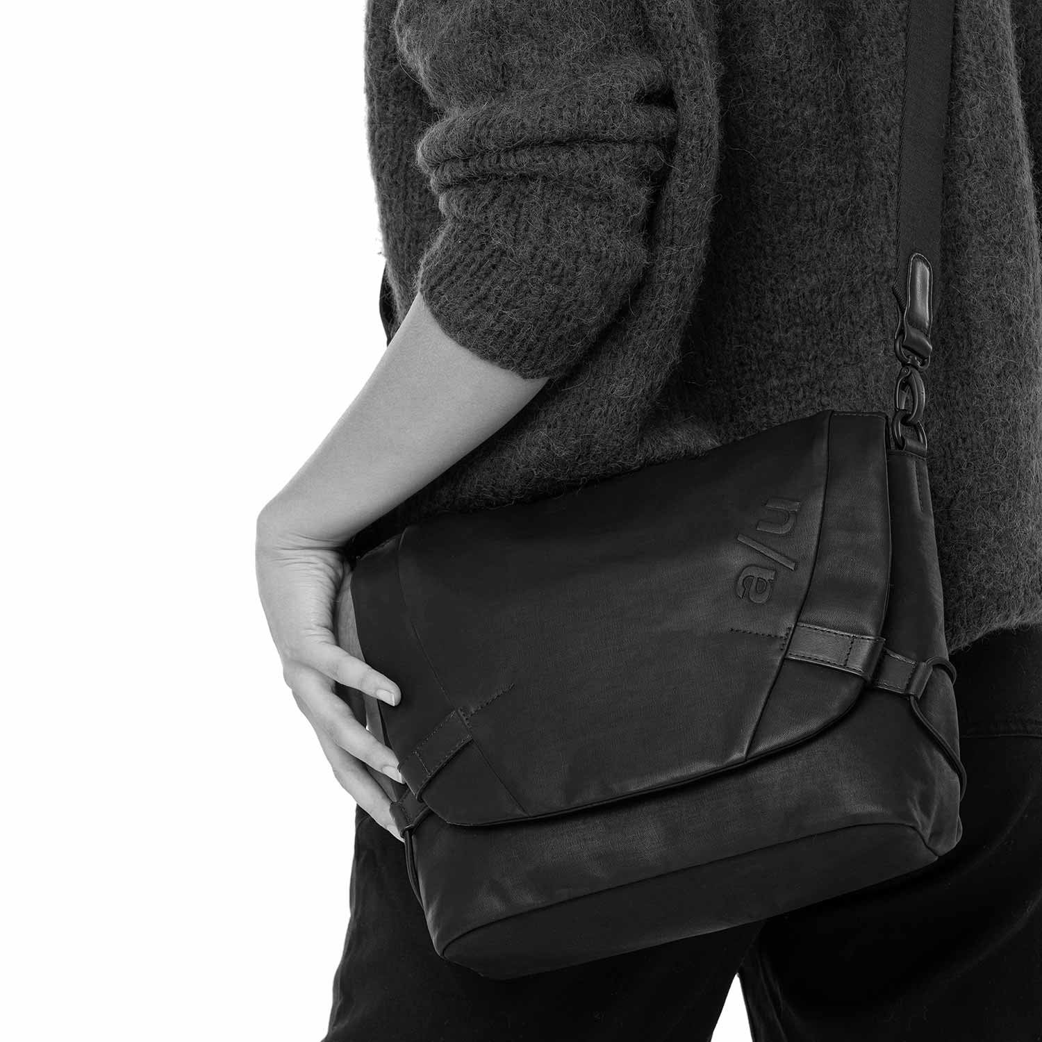 aunts-uncles_Sendai_black-5